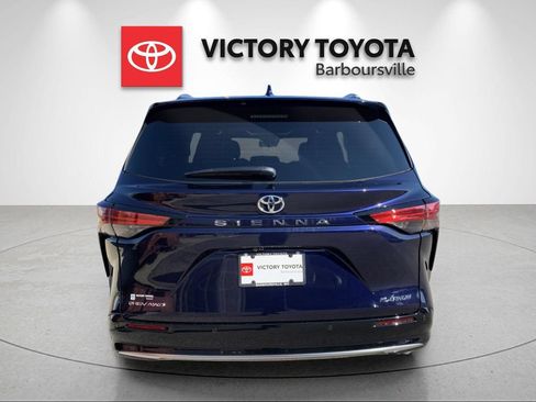 Used 2026 Toyota Sienna Platinum AWD/4WD image 4