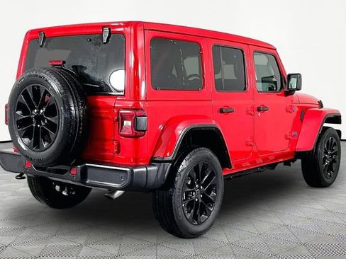 Used 2025 Jeep Wrangler Unlimited Sahara w/ Safety Group AWD/4WD image 6