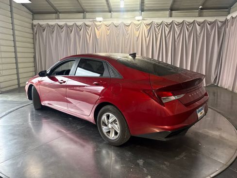 Used 2025 Hyundai Elantra SE w/ Cargo Package FWD image 6