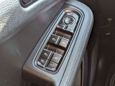 Used 2021 Porsche Macan image 26