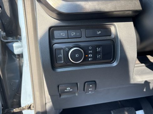Used 2023 Ford F250 Lariat w/ Lariat Ultimate Package AWD/4WD image 12