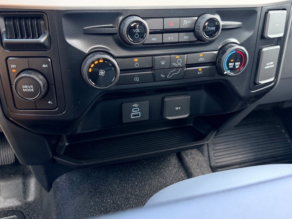 New 2025 Ford F350 XL AWD/4WD image 18