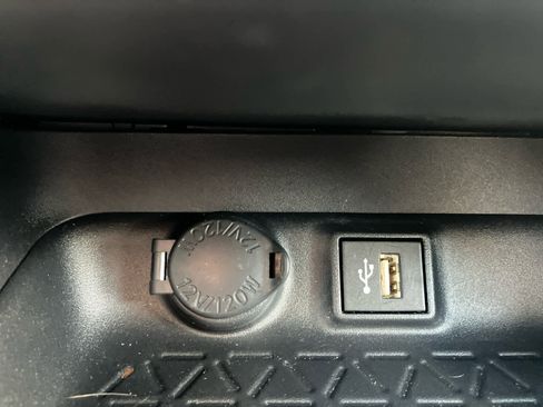 Certified 2025 Toyota RAV4 XLE w/ Convenience Package image 30