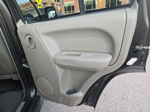 Used 2005 Jeep Liberty Renegade image 21