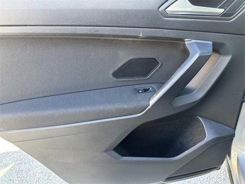 Used 2021 Volkswagen Tiguan S image 9