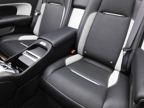 Used 2019 Rolls-Royce Dawn RWD image 40