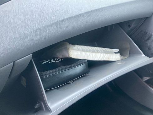 Used 2015 Hyundai Elantra SE w/ Option Group 02 FWD image 13