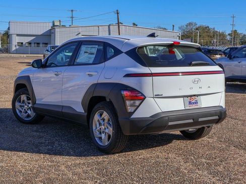 New 2026 Hyundai Kona SE image 2