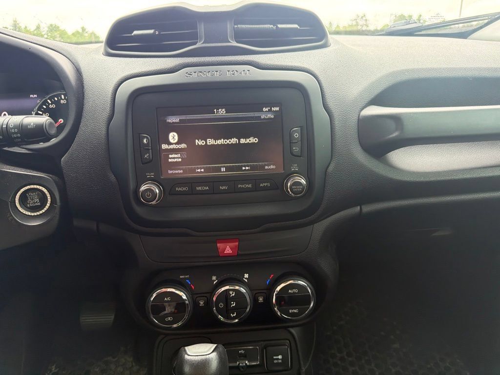 Used 2017 Jeep Renegade Trailhawk AWD/4WD image 26