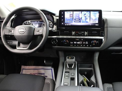 Used 2026 Nissan Pathfinder SV FWD image 9