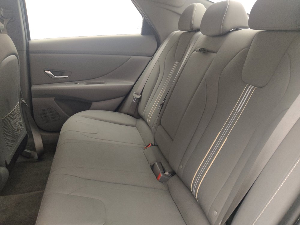 Used 2025 Hyundai Elantra SEL FWD image 18
