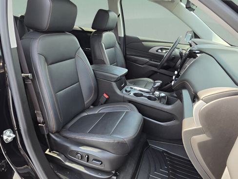 Used 2021 Chevrolet Traverse RS FWD image 16