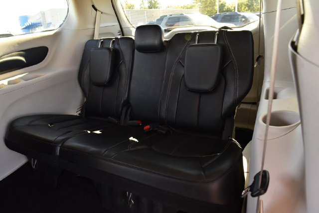 Used 2024 Chrysler Pacifica Touring-L FWD image 25