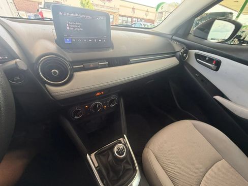 Used 2019 Toyota Yaris LE FWD image 18