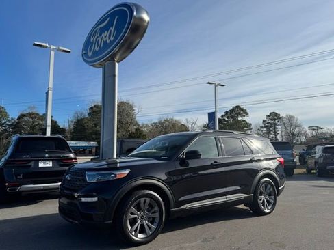 Used 2022 Ford Explorer XLT w/ Equipment Group 202A image 1