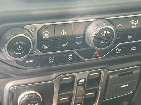 Used 2023 Jeep Gladiator Willys image 19