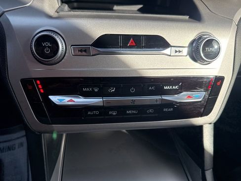 Certified 2022 Ford Explorer XLT image 38