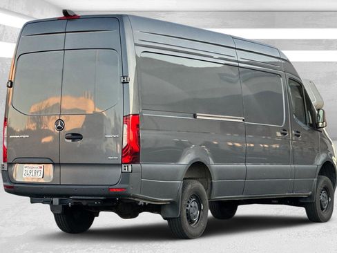 Used 2024 Mercedes-Benz Sprinter 2500 image 4