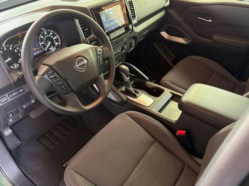 Used 2024 Nissan Frontier SV RWD image 11