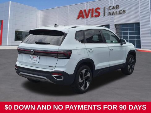 Used 2025 Volkswagen Taos SE AWD/4WD image 6