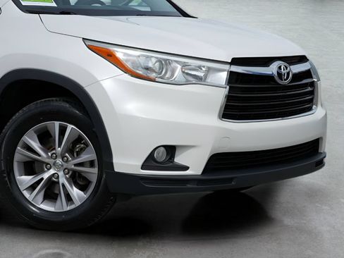 Used 2015 Toyota Highlander XLE AWD/4WD image 3