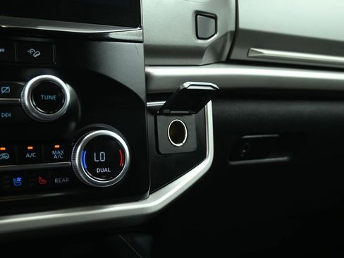 Used 2024 Ford Expedition Max XLT image 19