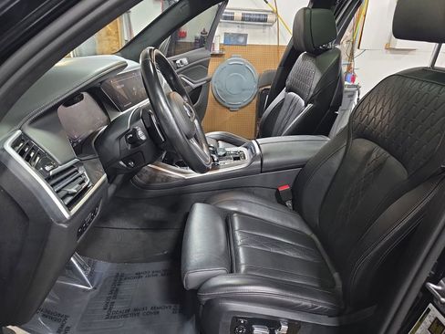 Used 2022 BMW X7 M50i w/ Dynamic Handling Package image 15