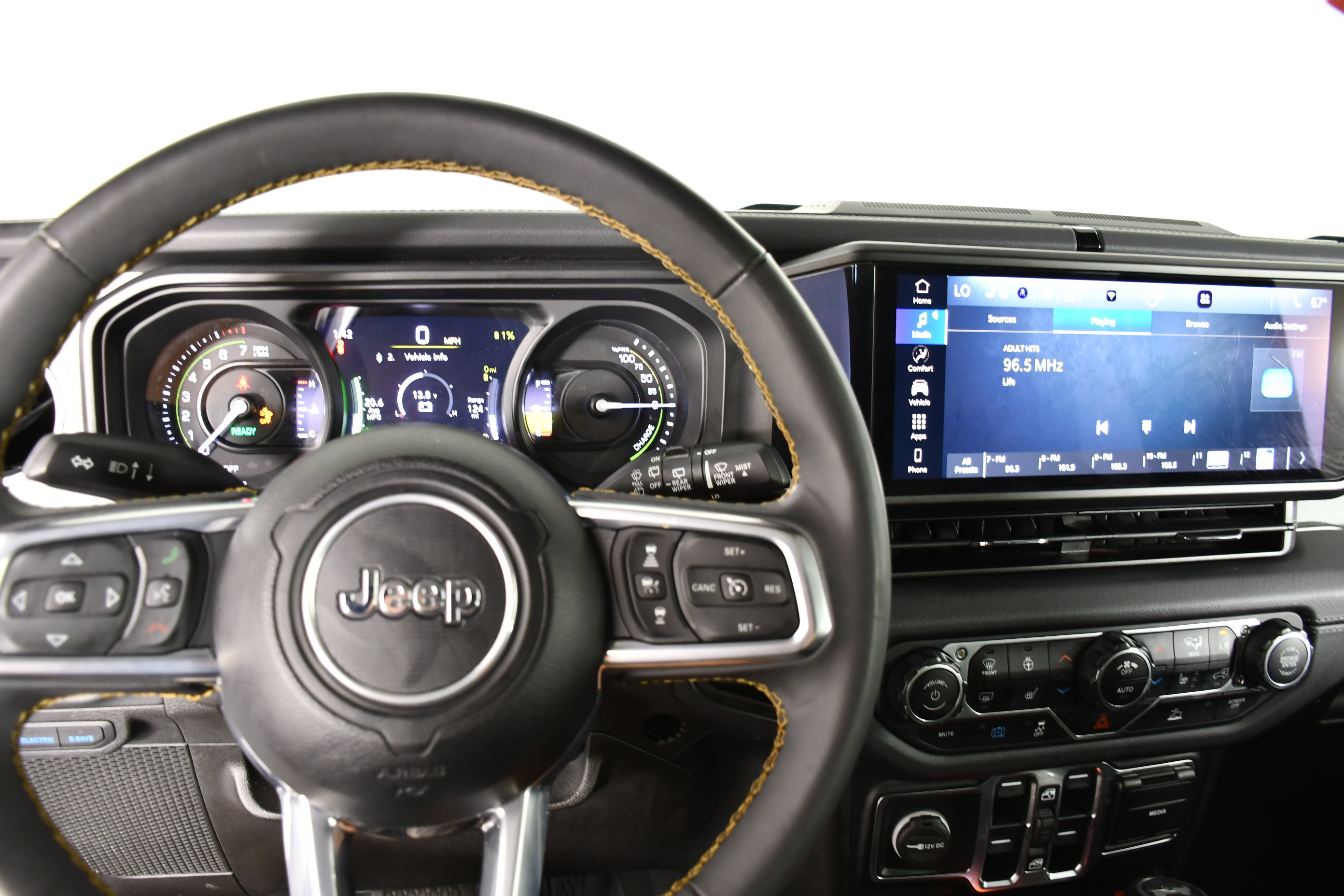 Used 2024 Jeep Wrangler Unlimited Sahara AWD/4WD image 16