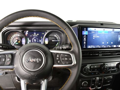 Used 2024 Jeep Wrangler Unlimited Sahara AWD/4WD image 16