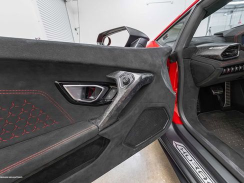 Used 2018 Lamborghini Huracan Performante AWD/4WD image 34