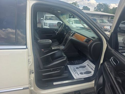 Used 2013 Cadillac Escalade ESV Platinum AWD/4WD image 13