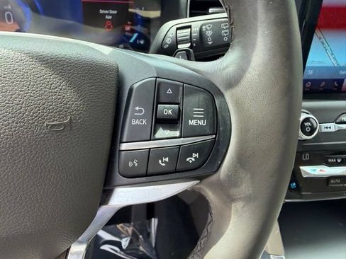 Used 2020 Ford Explorer Platinum w/ Premium Technology Package AWD/4WD image 26