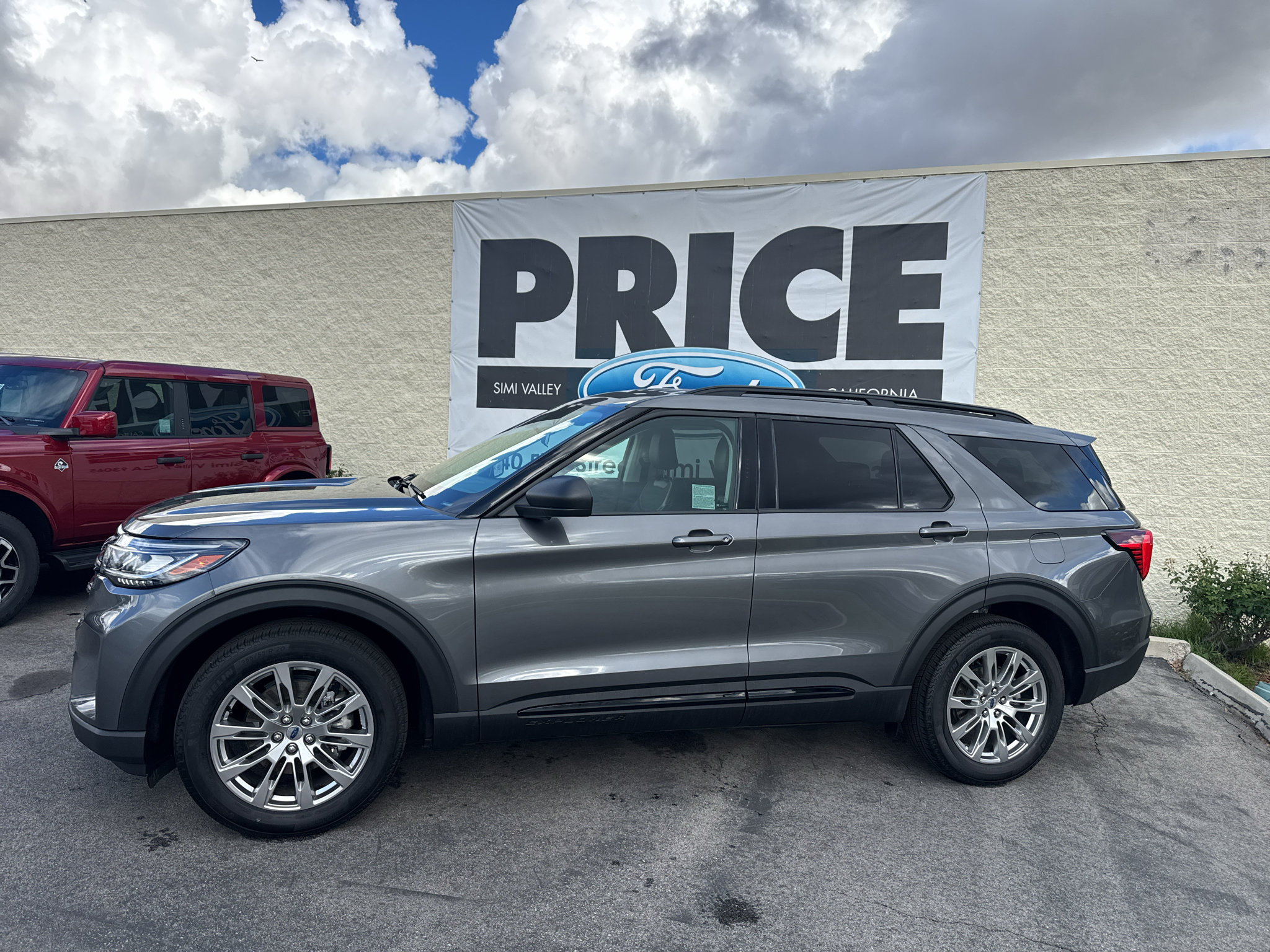 Used 2026 Ford Explorer Active w/ Active Comfort Package AWD/4WD image 2