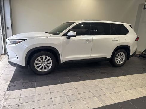 Used 2024 Toyota Grand Highlander XLE FWD image 1