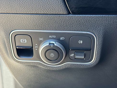 Certified 2025 Mercedes-Benz GLA 250 image 28