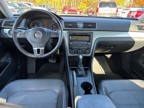 Used 2014 Volkswagen Passat Wolfsburg Edition image 11