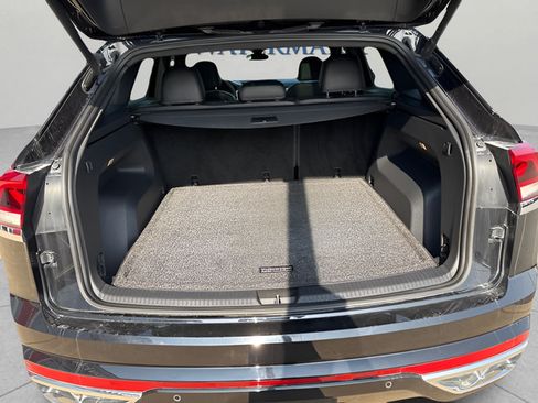 Used 2021 Volkswagen Atlas Cross Sport SEL R-Line w/ Cross Sport MDO Package FWD image 29
