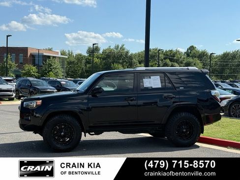 Used 2017 Toyota 4Runner SR5 AWD/4WD image 4