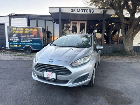 Used 2018 Ford Fiesta SE FWD image 2