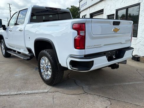 Used 2022 Chevrolet Silverado 2500 High Country AWD/4WD image 2