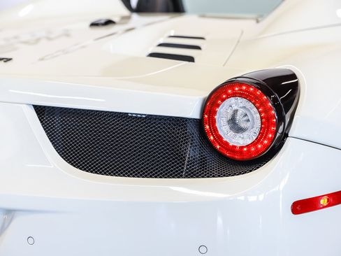 Used 2013 Ferrari 458 Spider RWD image 23