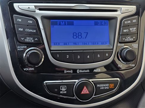 Used 2013 Hyundai Accent SE image 29