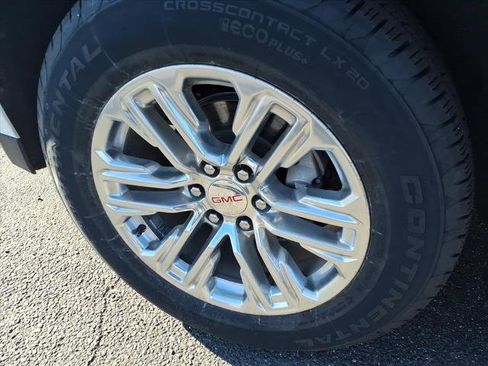 Used 2023 GMC Yukon SLT w/ SLT Luxury Package image 9