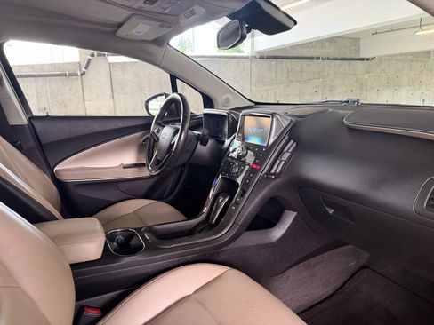 Used 2012 Chevrolet Volt Premium w/ Premium Trim Package FWD image 22