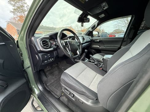 Used 2021 Toyota Tacoma TRD Off-Road image 14