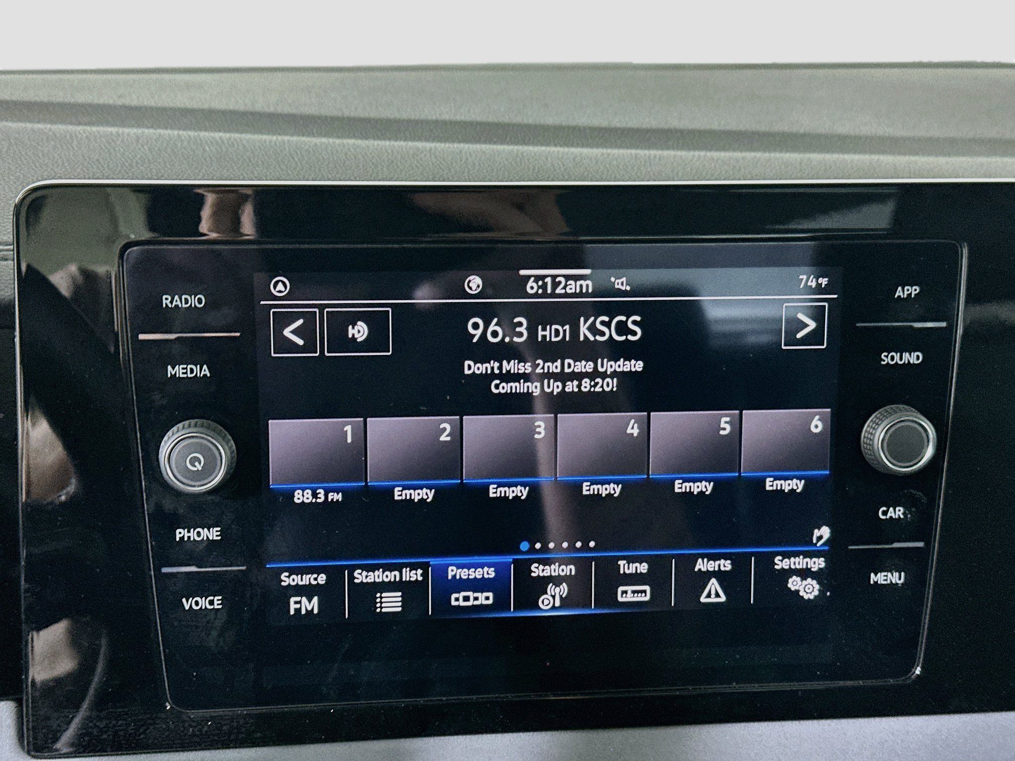 Used 2025 Volkswagen Jetta SE FWD image 21