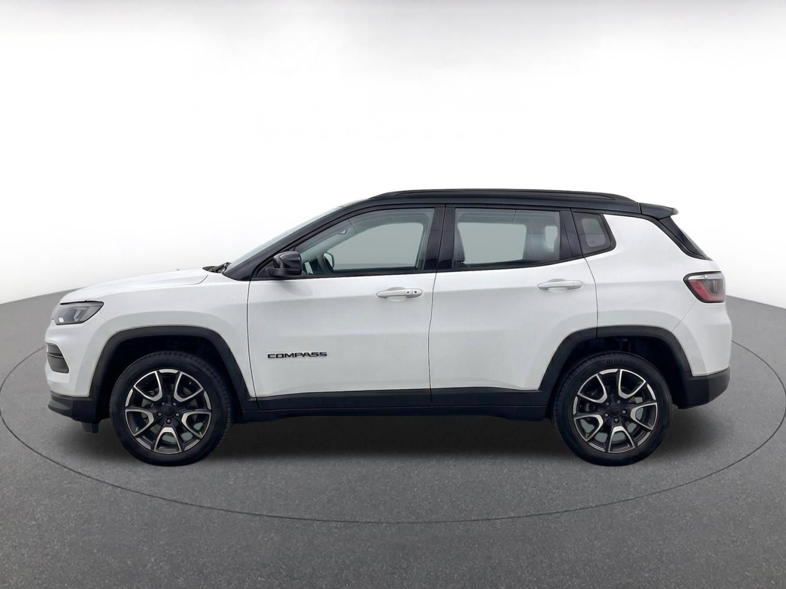 Used 2025 Jeep Compass Trailhawk AWD/4WD image 4