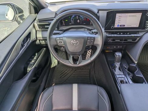 Used 2025 Toyota Camry SE w/ Convenience Package FWD image 15