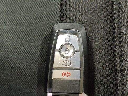 Used 2019 Ford Fusion SE image 32