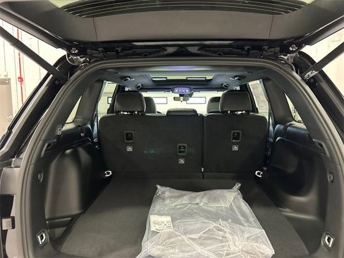 New 2025 Jeep Grand Cherokee Limited w/ Black Appearance Package image 33